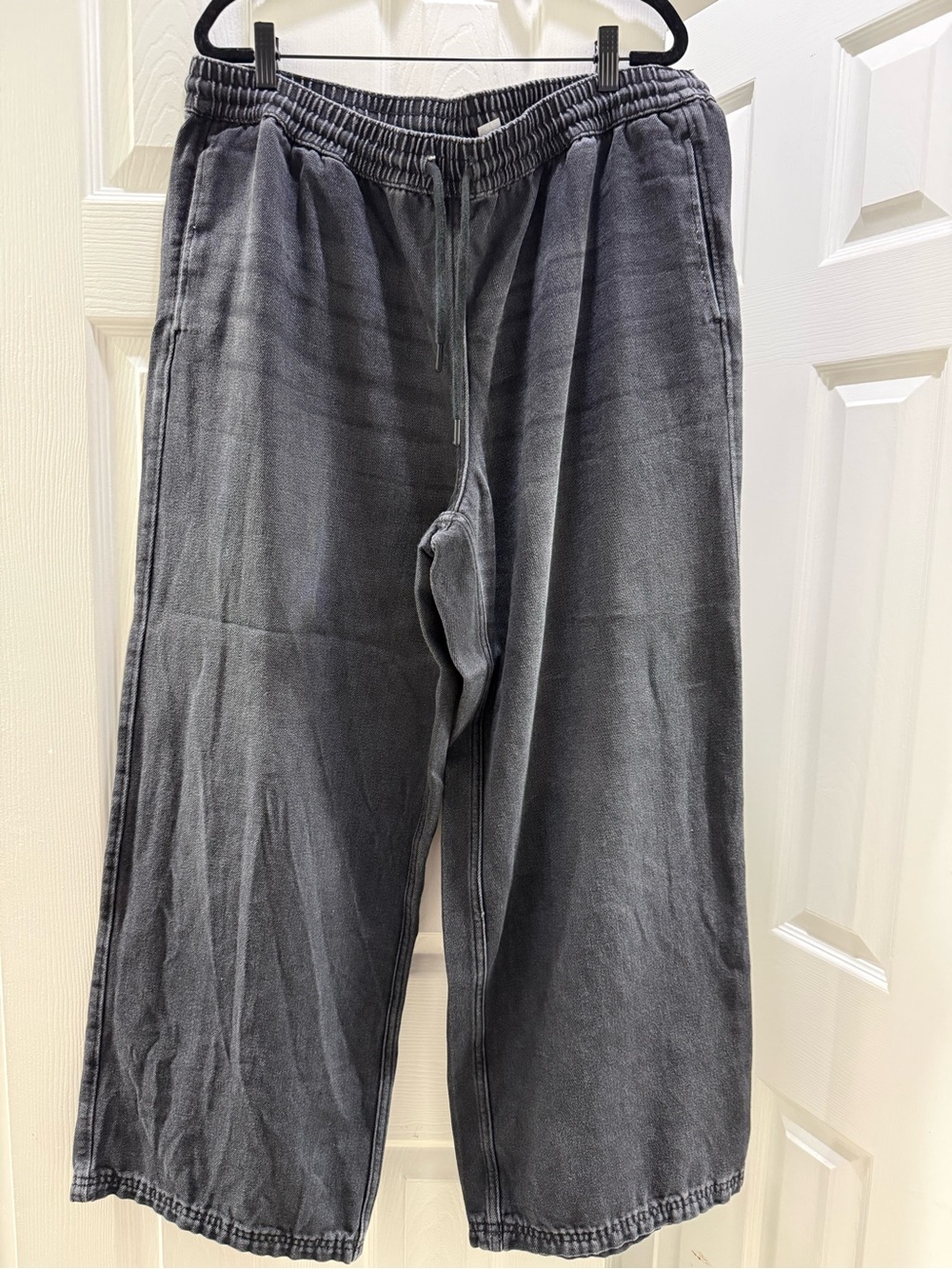 H&M Women’s Charcoal Pull on Elastic-Waist Jeans